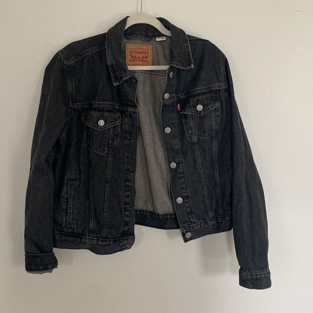 NWOT Levi’s truckers denim jacket